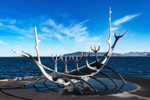 Reykjavik, capitale dell’Islanda, con case colorate e atmosfera nordica