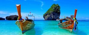 Panorama tropicale in Thailandia con cielo sereno e spiagge ideali durante la stagione secca